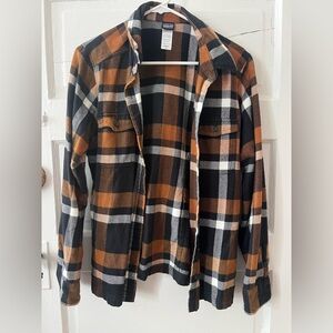 Patagonia Organic Cotton Plaid Flannel Shirt in Black and Brown // women’s 10
